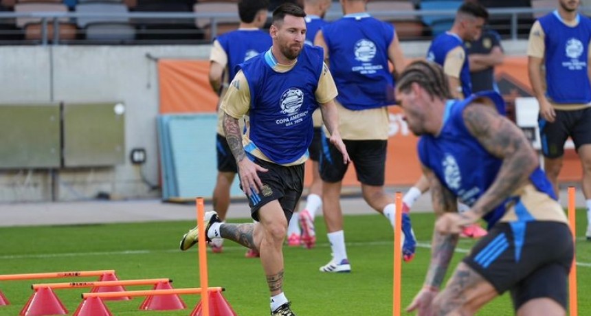 Messi entren&oacute; con normalidad de cara al duelo de cuartos de final ante Ecuador