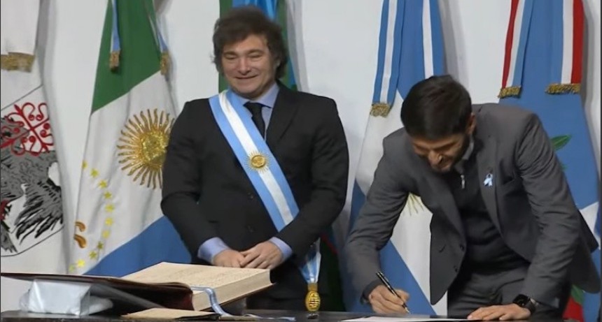 El gobernador Pullaro firm&oacute; el Pacto de Mayo en Tucum&aacute;n