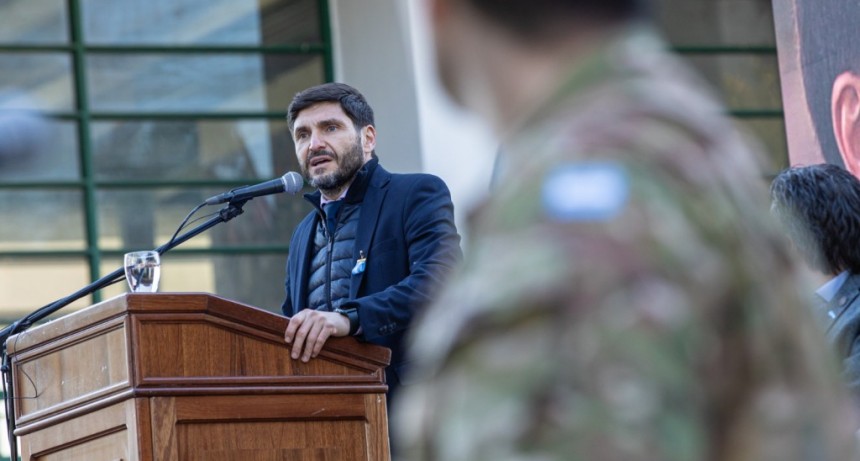 En el acto por el D&iacute;a de la Independencia, Pullaro dio un discurso centrado en la lucha por el federalismo