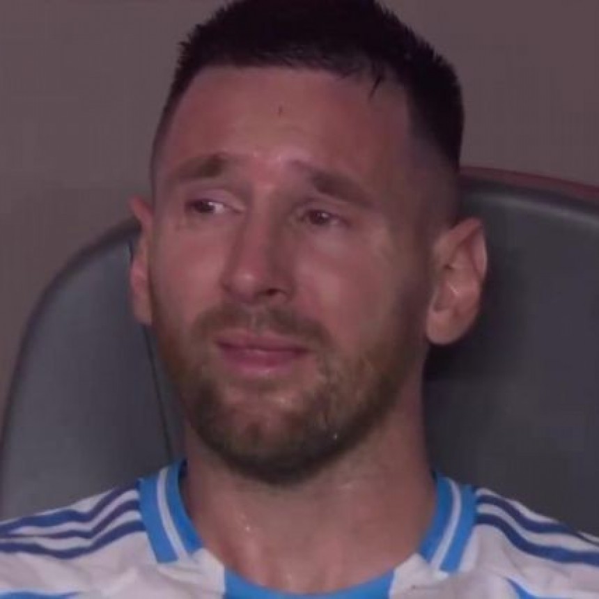 Video: el llanto de Messi en el banco al salir lesionado en la final