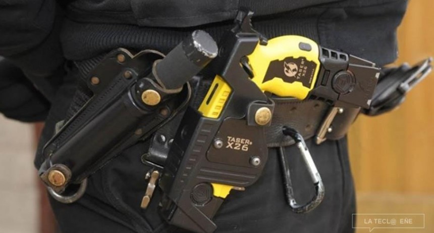 Santa Fe avanza en la adquisici&oacute;n de pistolas Taser para las fuerzas de seguridad