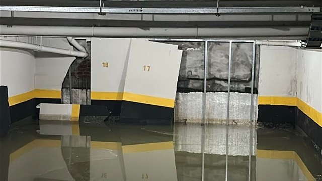 Líquidos cloacales en la cochera de un edificio céntrico: 