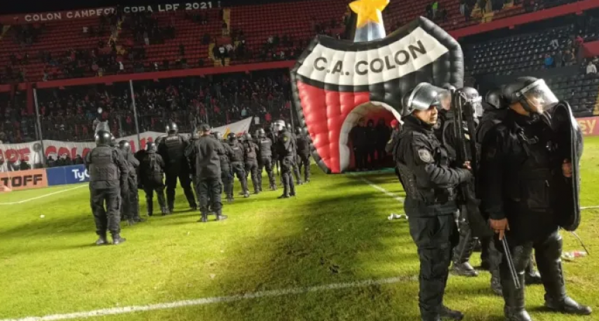 Col&oacute;n jugar&iacute;a dos partidos a puertas cerradas y pagar&iacute;a una multa econ&oacute;mica por los disturbios ocasionados en el partido ante Mitre
