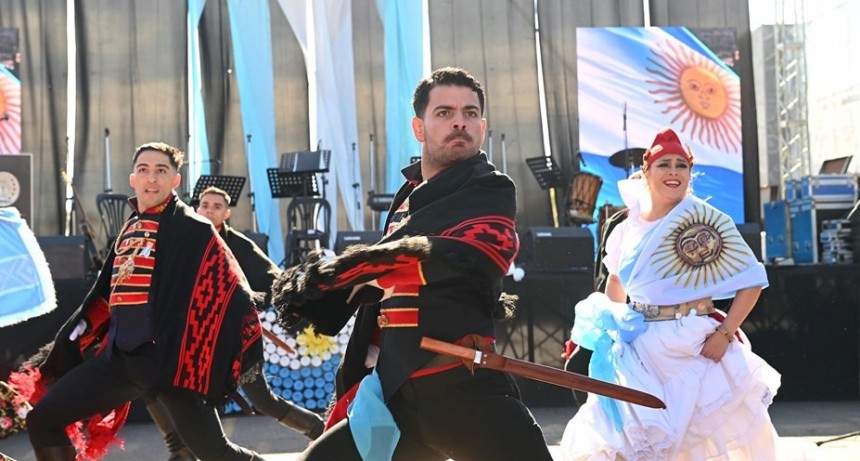 Santa Fe celebra el D&iacute;a de la Independencia en Av. Arist&oacute;bulo del Valle