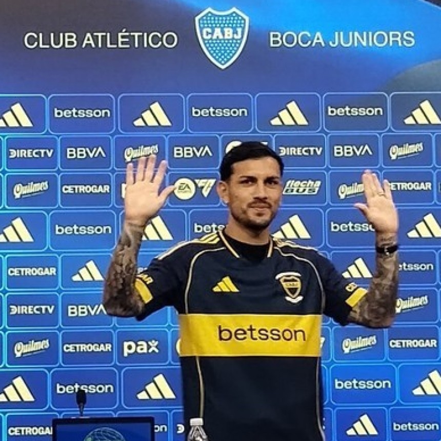 Ante una multitud de hinchas de Boca, Paredes fue presentado en La Bombonera