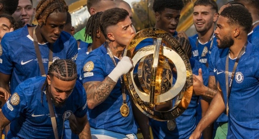 Enzo Fern&aacute;ndez, doble campe&oacute;n mundial y perfecto en finales