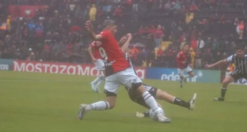 Colón perdió de local y sigue lejos del Torneo Reducido