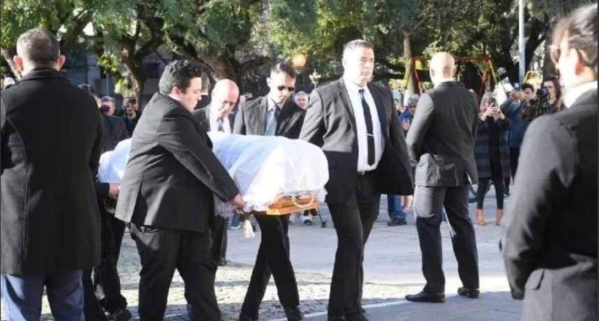 "Muerte dudosa" y "mafias" en el deporte: la denuncia que frena la cremaci&oacute;n de "Locomotora" Oliveras