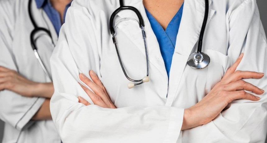 Paritaria en Santa Fe: los m&eacute;dicos piden un salario inicial de $2.100.000