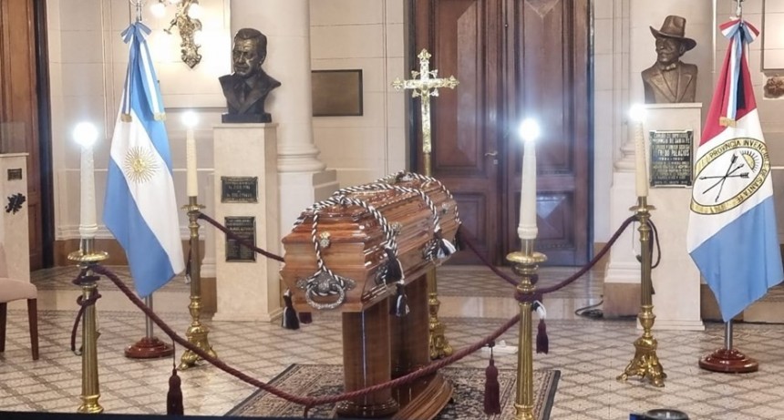 El emotivo adi&oacute;s de la gente a la "Locomotora" en la Legislatura
