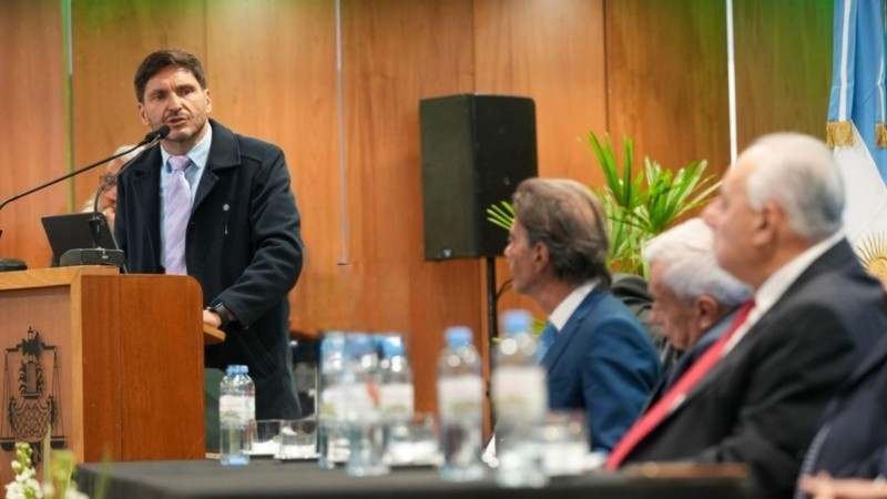 Pullaro inaugur&oacute; junto a la Corte un nuevo edificio de Justicia, critic&oacute; dos ausencias y dijo: "No nos debemos a ninguna corporaci&oacute;n"