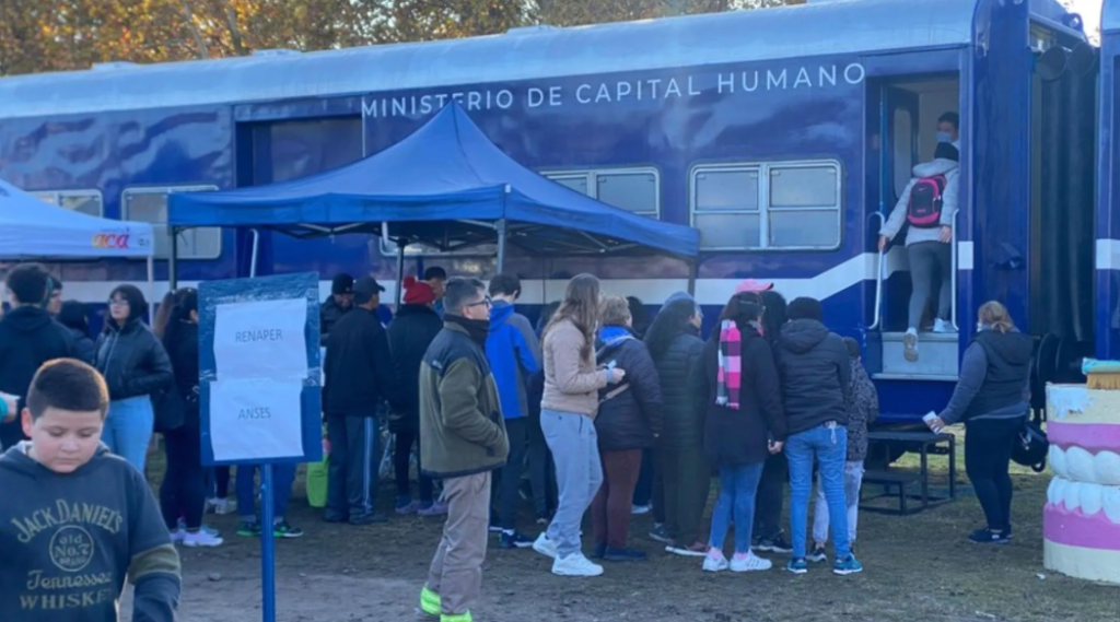 Llega a Santa Fe el Tren de Capital Humano: servicios, salud y tr&aacute;mites