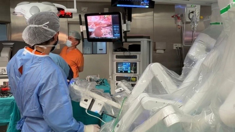 Un santafesino realiz&oacute; el primer trasplante renal con asistencia rob&oacute;tica de Argentina