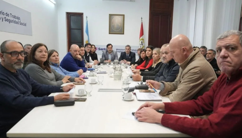 Paritaria docente: el Gobierno ofert&oacute; un aumento semestral del 15% y un piso salarial de m&aacute;s de $1,5 millones