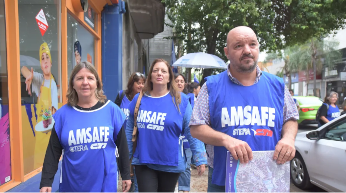 Los gremios docentes rechazan la aplicaci&oacute;n de los aumentos salariales por la v&iacute;a del decreto