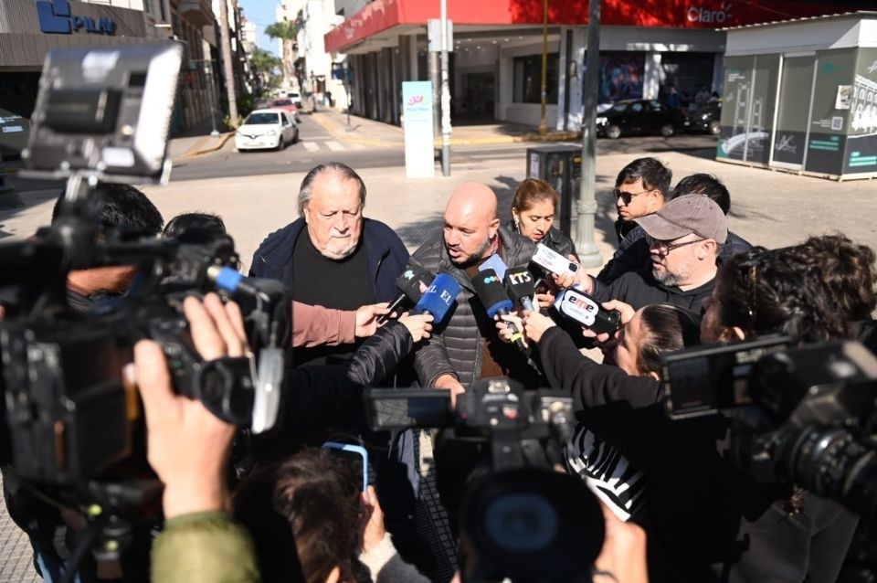 Los docentes santafesinos se movilizaron y rechazaron la suba por decreto