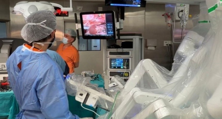 Un santafesino realiz&oacute; el primer trasplante renal con asistencia rob&oacute;tica de Argentina