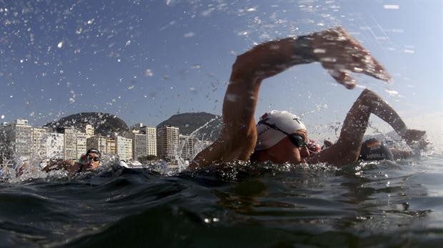 Río 2016. Descalifican y le sacan la medalla de plata a una nadadora francesa por hundir a una rival en la llegada