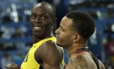 Usain Bolt pas&oacute; a la final de los 100 metros, donde estar&aacute;n todos los favoritos