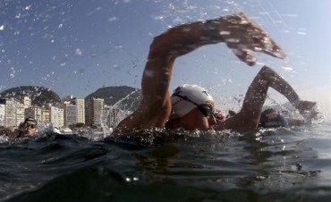 R&iacute;o 2016. Descalifican y le sacan la medalla de plata a una nadadora francesa por hundir a una rival en la llegada