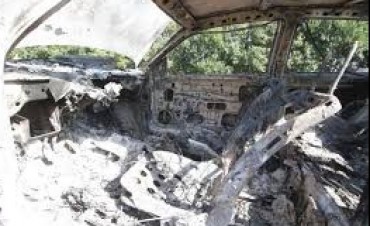 Incendiaron otros tres autom&oacute;viles y hubo p&eacute;rdidas totales