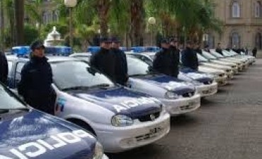 El Gobierno de la provincia paga la primera cuota de los uniformes a la Polic&iacute;a de Santa Fe.