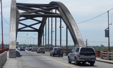 Falleci&oacute; una motociclista tras un derrape en el puente Carretero