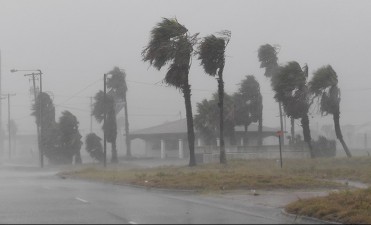Tres muertos y una docena de heridos por el hurac&aacute;n "Harvey"