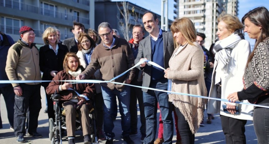 Corral inauguró las obras del entorno de las torres ProCreAr