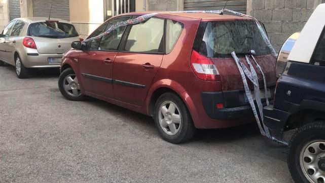 Abuelo olvid&oacute; a su nietita en el auto y muri&oacute; sofocada