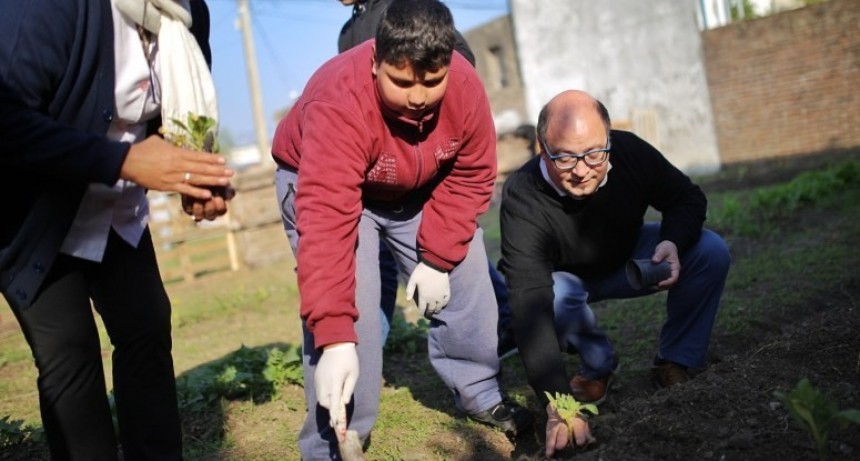 Instituciones y vecinos pusieron en marcha una huerta urbana en Santa Rosa de Lima