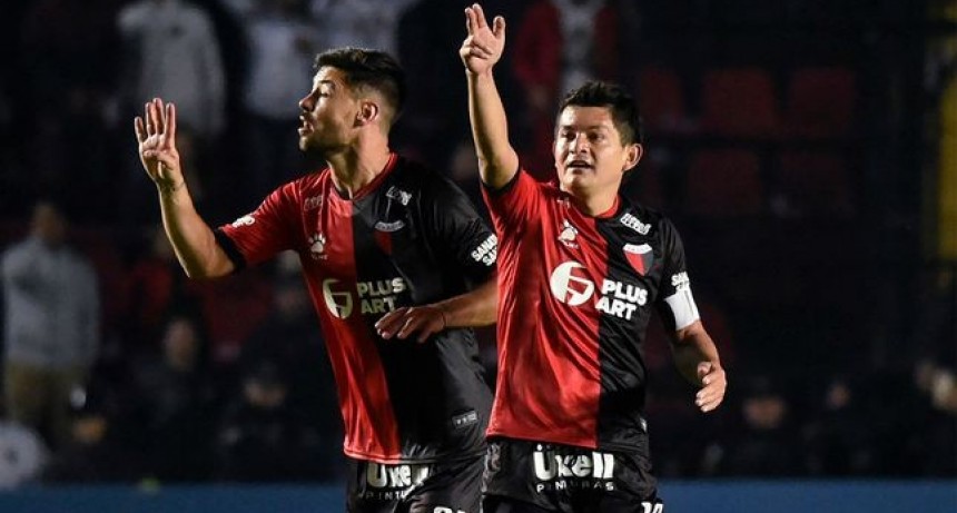 Colón goleó y se metió en semifinales de la Sudamericana