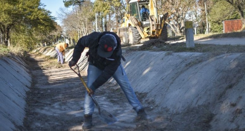 La Municipalidad limpi&oacute; 8.000 metros de canales en Colastin&eacute; Norte