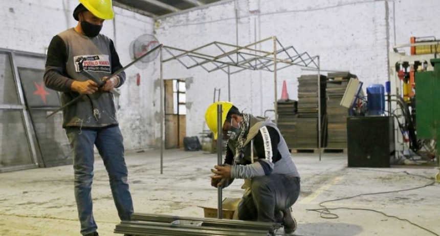 Fabrican puestos y gazebos para las ferias de la econom&iacute;a social
