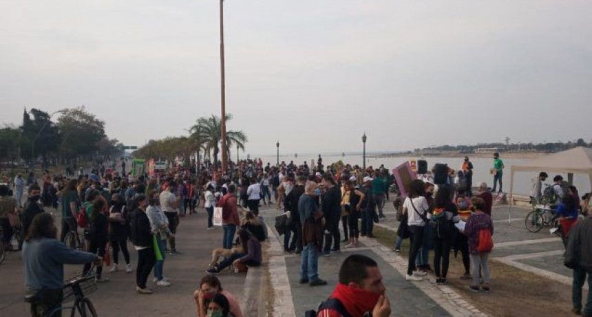Basta de quemas: el grito de cientos de santafesinos en la costanera