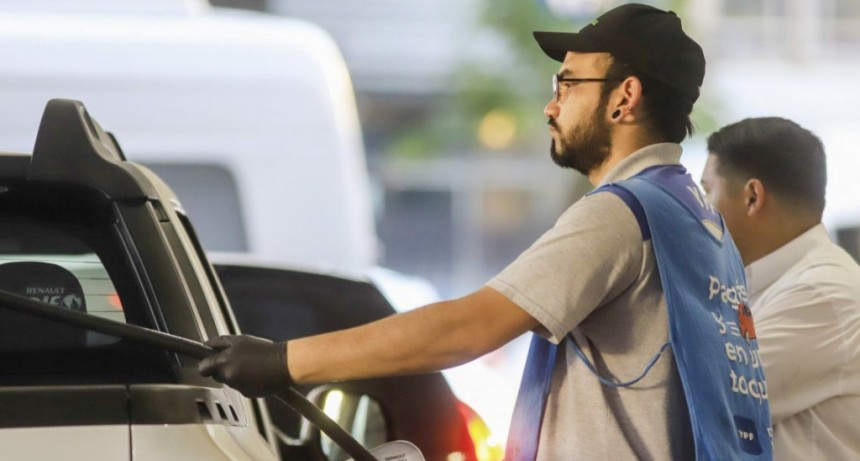 Desde hoy, los combustibles ser&aacute;n un 4,5 % m&aacute;s caros