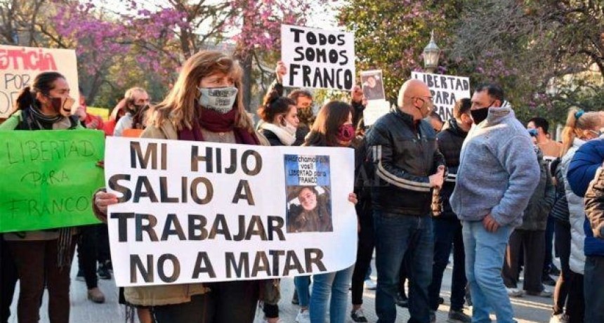 El polic&iacute;a remisero que mat&oacute; a dos ladrones fue liberado bajo fianza