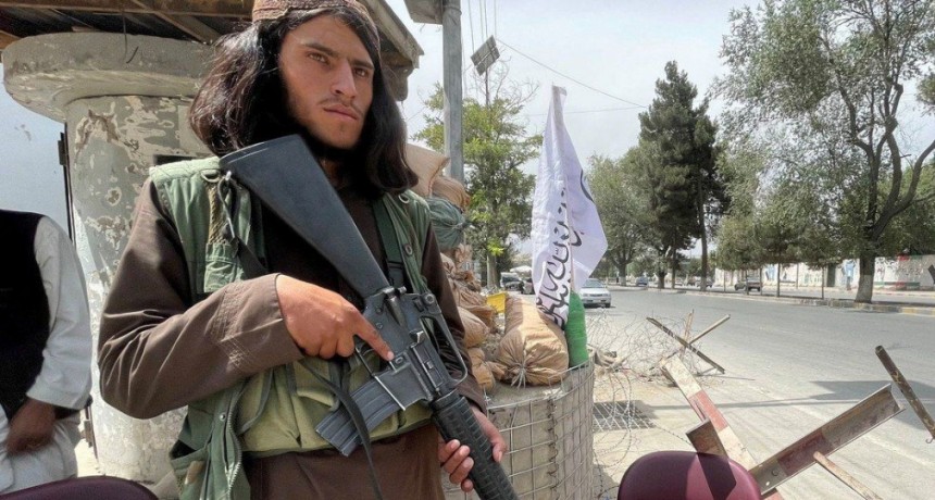 Afganist&aacute;n: talibanes accedieron a armas de Estados Unidos