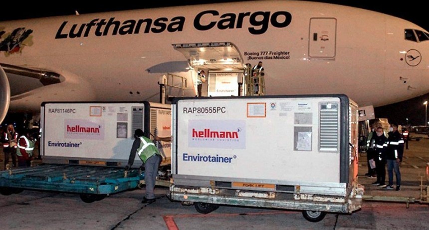 Llegaron al pa&iacute;s 1,2 millones de dosis de Sinopharm y AstraZeneca