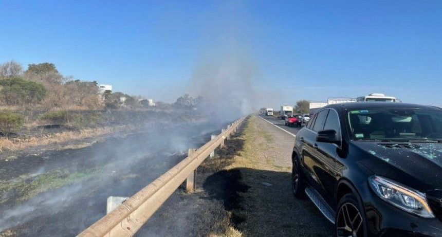 En la autopista a Santa Fe hay solo tres m&oacute;viles para controlar la traza