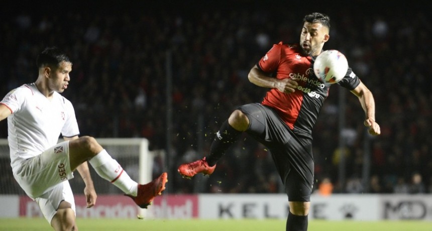 Col&oacute;n fue goleado por Independiente 3 a 0