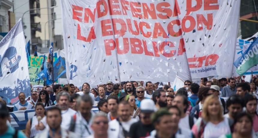 Docentes y m&eacute;dicos reinician medidas de fuerza