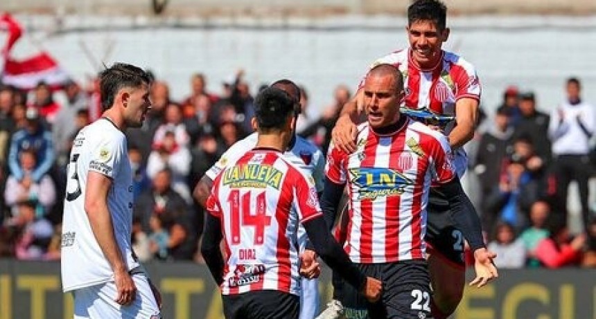 Barracas Central le gan&oacute; a Col&oacute;n un duelo con objetivos coperos