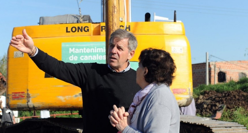 La Municipalidad limpia y acondiciona el canal Suipacha