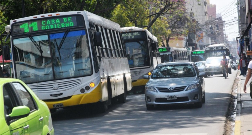 UTA se mantiene en alerta pero el servicio de colectivos comenzar&aacute; este lunes con normalidad