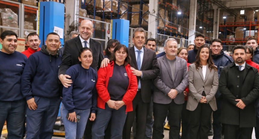Perotti y Massa recorrieron la planta de la empresa de electrodom&eacute;sticos Liliana