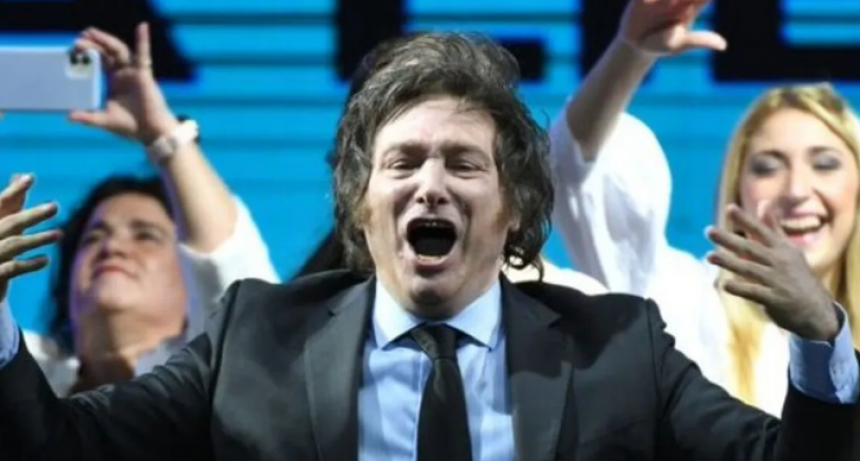 Batacazo: Javier Milei lidera las PASO con el 30,5% de los votos