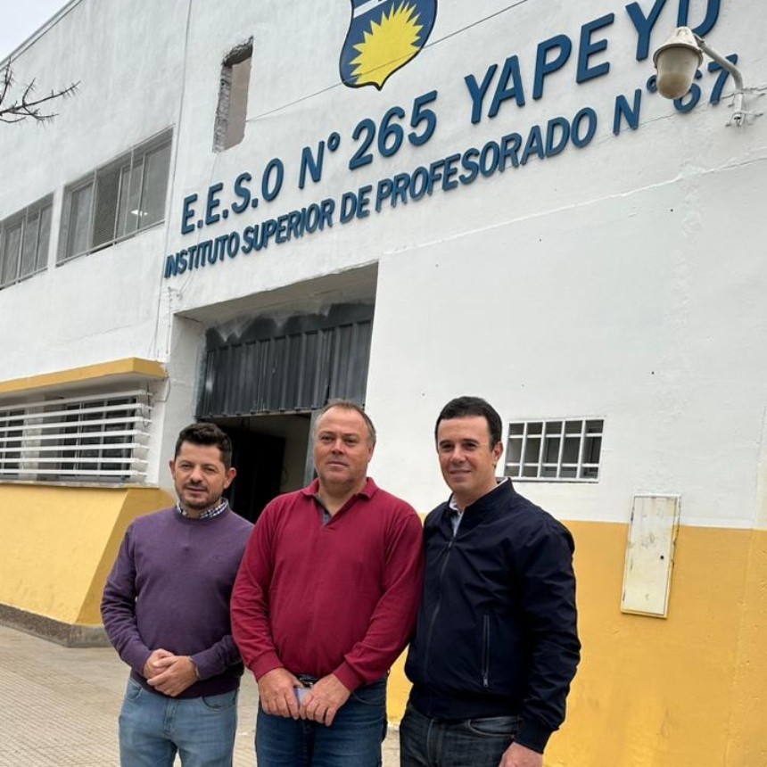 Castell&oacute; entreg&oacute; aportes para renovar la fachada de la escuela Yapey&uacute;