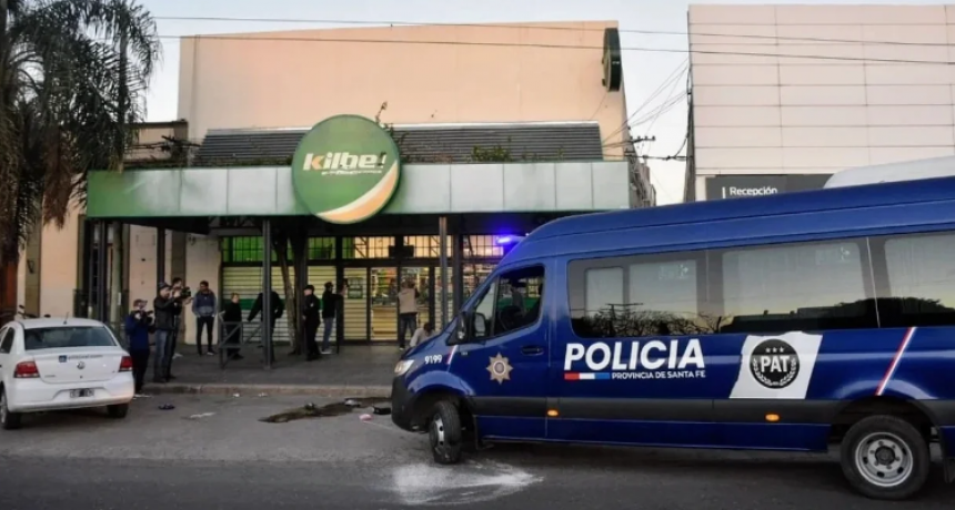 Grupo organizado ingres&oacute; a robar en un supermercado de Santa Fe