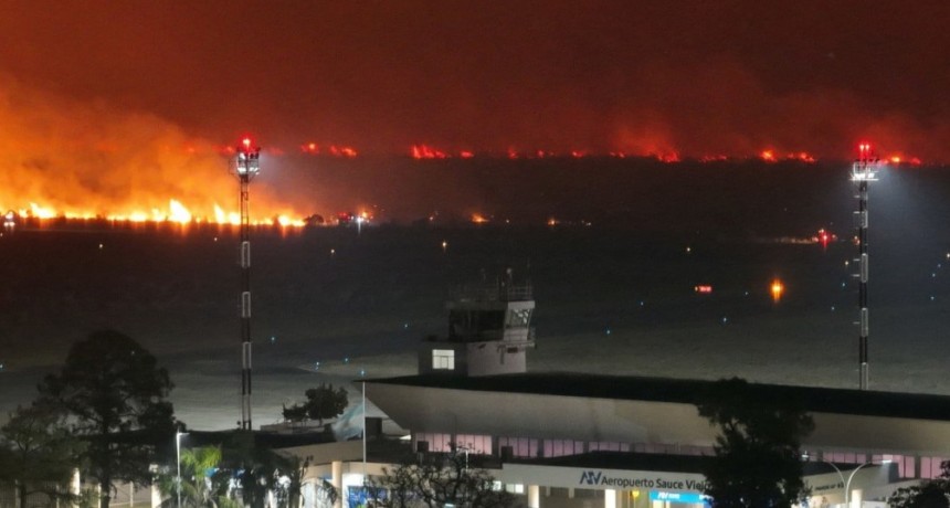  Lograron controlar el impactante incendio que afect&oacute; al aeropuerto de Sauce Viejo